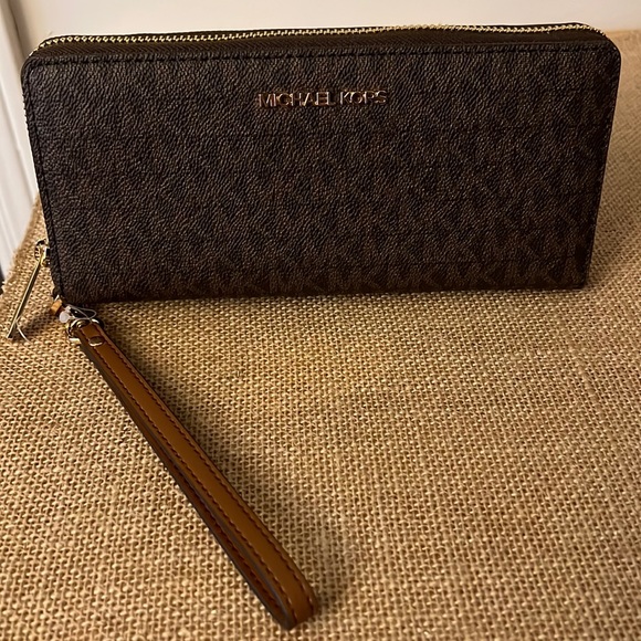 Michael Kors Wristlet Wallet - Picture 2 of 5